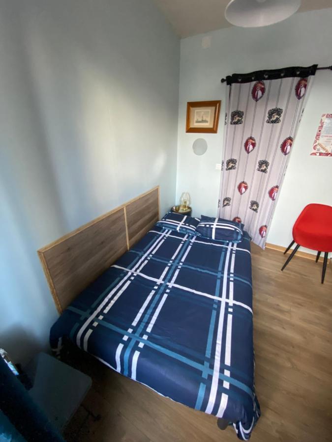 Sympathique Logement En Rez-De-Chausse, De 21M 2 Beauvais Dış mekan fotoğraf